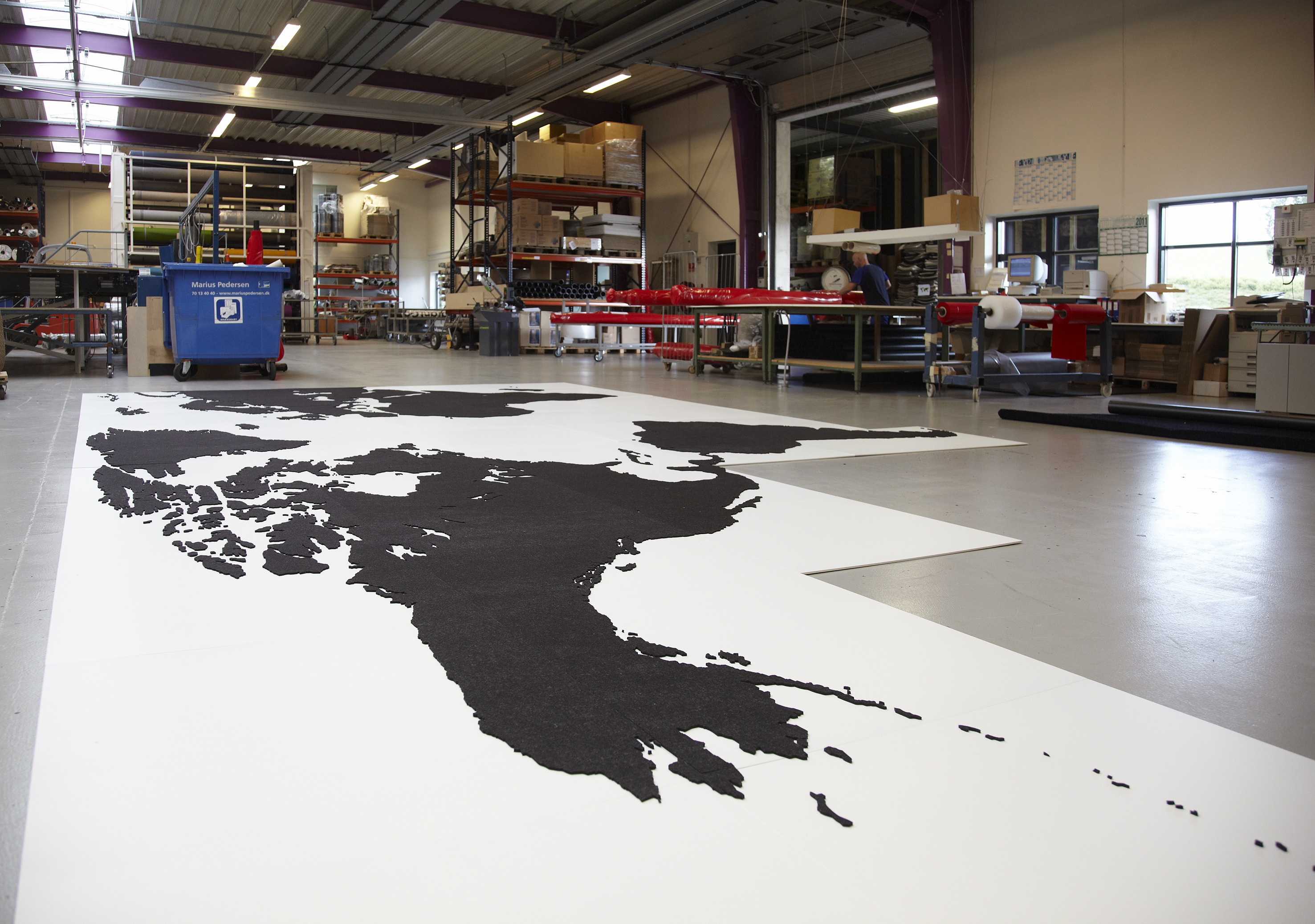 fraster, filt, opklæbning, akustik, uld filt, inspiration, design, indretning, filttavle, udsmykning, opklæbet filt, filt på væg, limet filt, vægfilt, filtfarve, dekoration